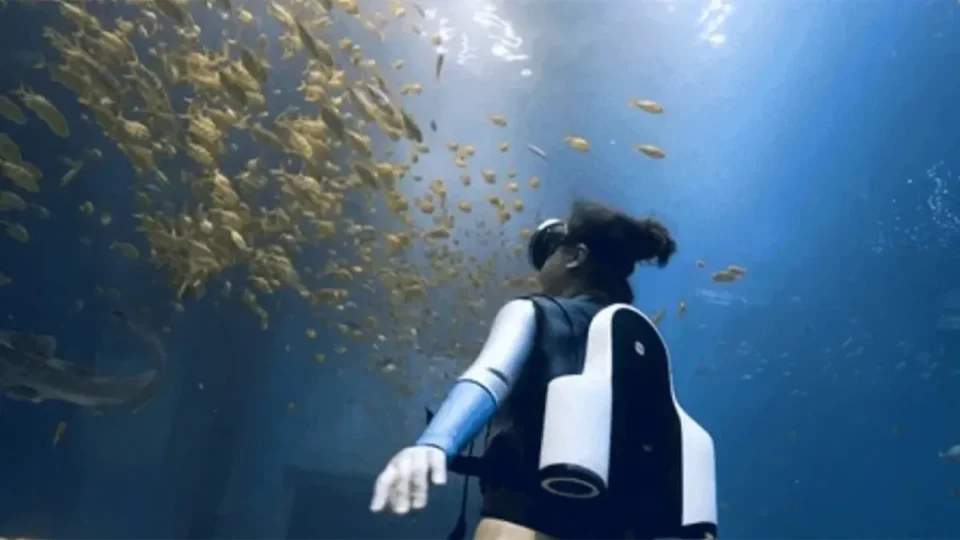 Cómo una mochila propulsada con inteligencia artificial puede revolucionar el buceo