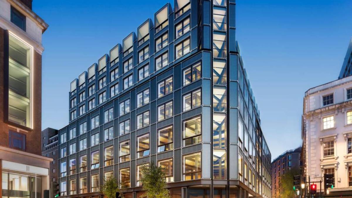 El parque inmobiliario de Amancio Ortega frente al de El Corte Inglés: ¿cuál vale más?