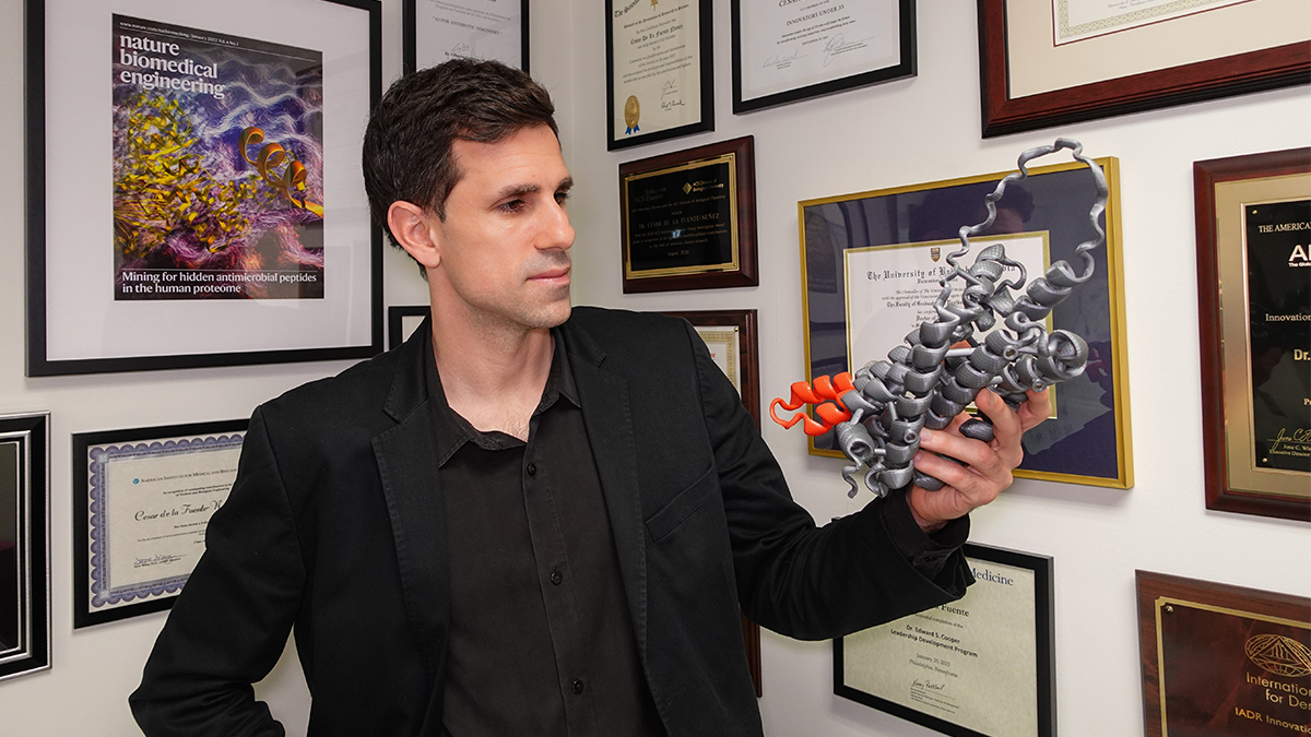 El español que busca antibióticos con IA en el ADN de los mamuts