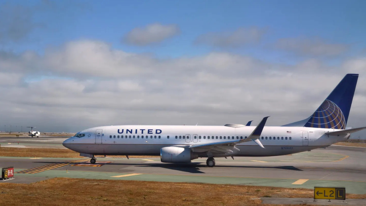 La llamada de socorro de United Airlines se gestionó «según las normas», afirma un experto en aviación