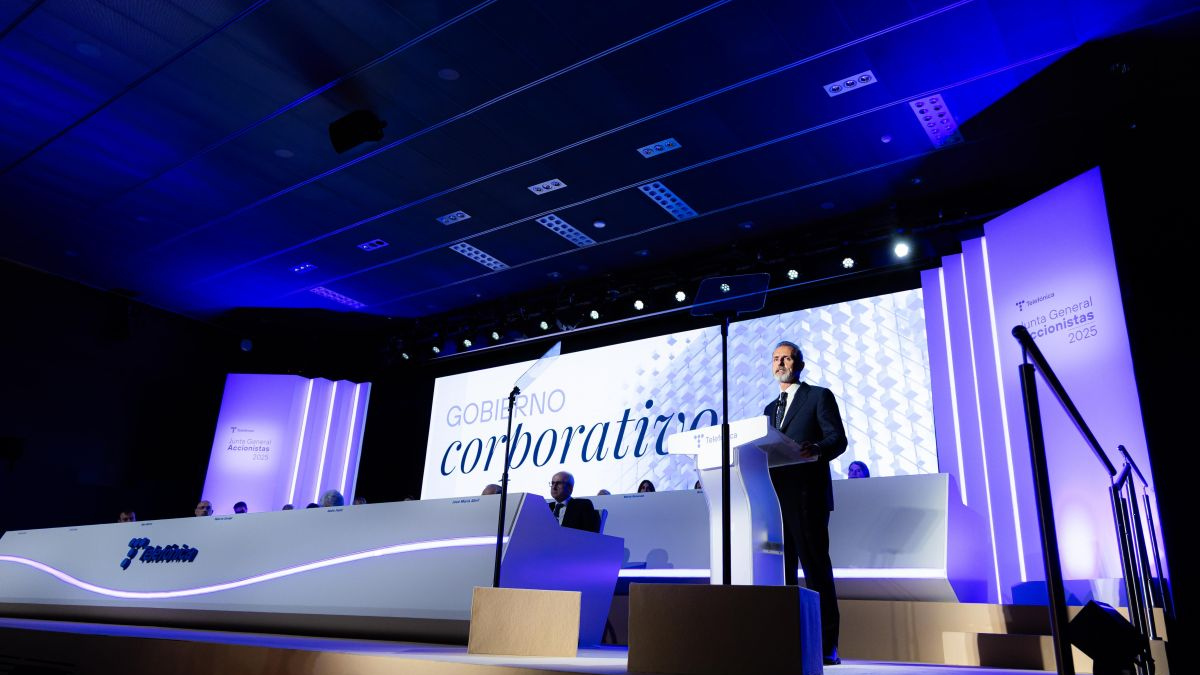 Telefónica apunta a máximos del año en Bolsa y dobla la subida del sector