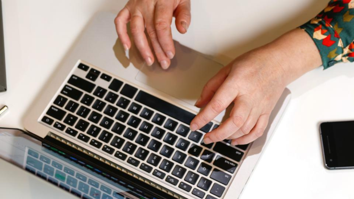 Cinco indicaciones de ChatGPT para ganar dinero con IA