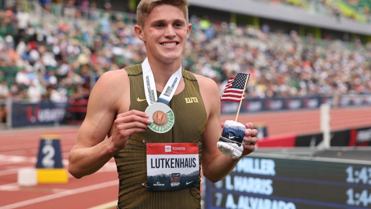 Cooper Lutkenhaus, estrella emergente del atletismo de 16 años, se convierte en profesional con Nike