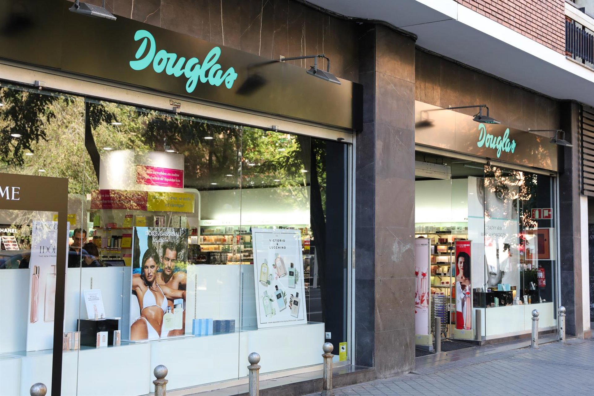La cadena de perfumerías Douglas se alía con InPost para ofrecer envíos más flexibles