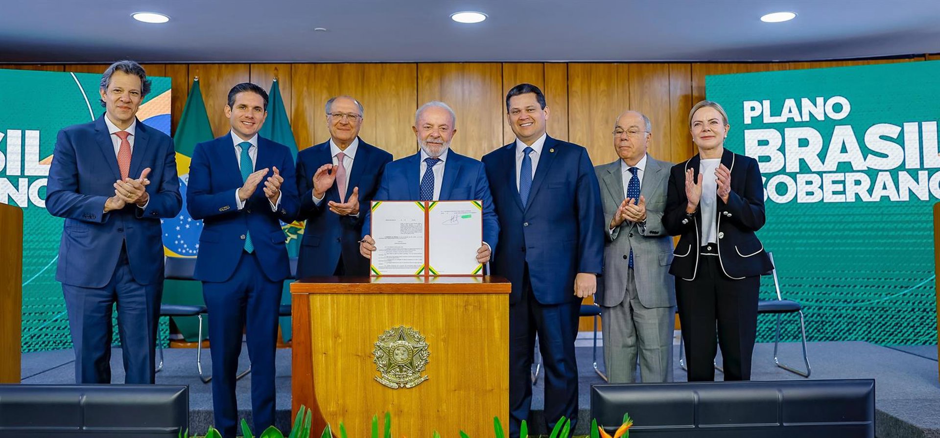 Lula anuncia más de 4.700 millones en créditos para empresas afectadas por los aranceles de Trump