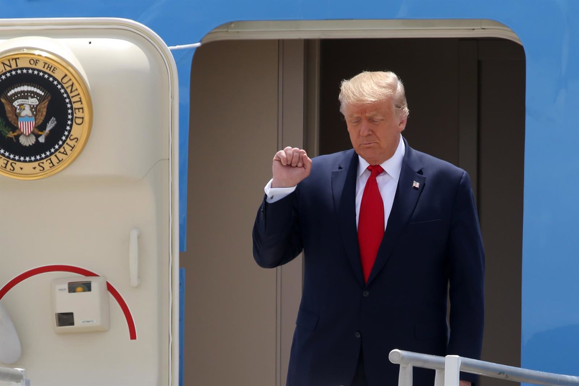 Trump afirma que EEUU no hará negocios con Rusia hasta que no se resuelva la guerra en Ucrania