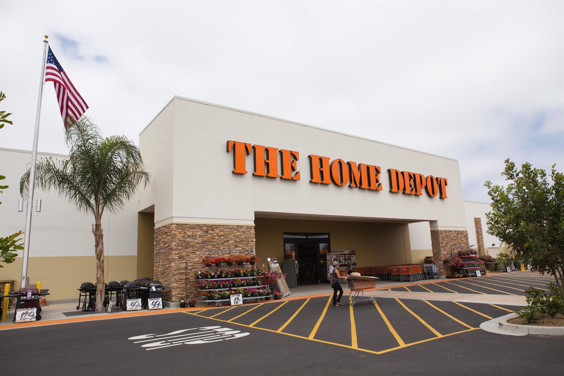 The Home Depot gana 3.895 millones de euros en su segundo trimestre, un 0,2% menos, y mantiene previsiones