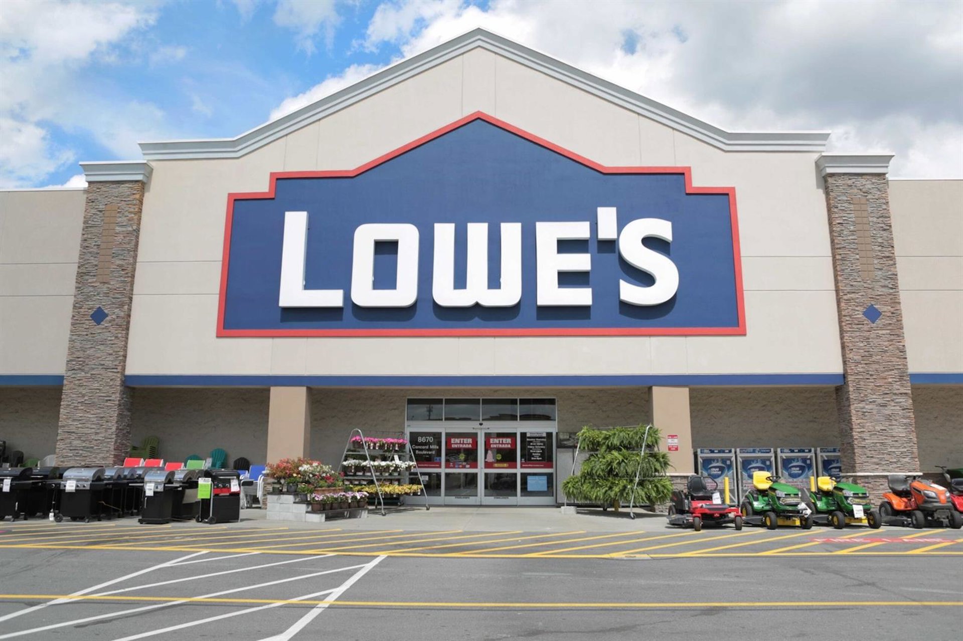 Lowe’s comprará la empresa de materiales FBM por 7.545 millones