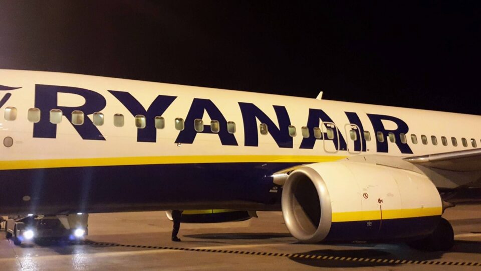 Ryanair y Booking firman un acuerdo para integrar vuelos de la aerolínea en plataformas de viajes