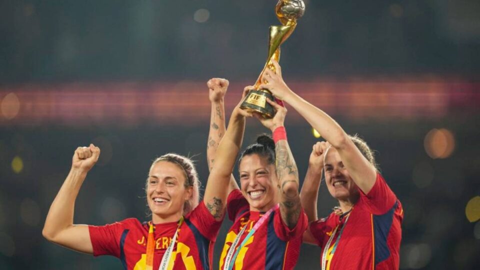 La selección española encabeza el ranking FIFA tanto en fútbol masculino como femenino