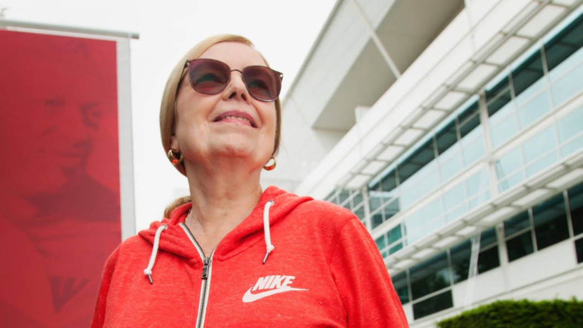 De estudiante a millonaria: Carolyn Davidson, la joven que diseñó el logo de nike por 35 dólares