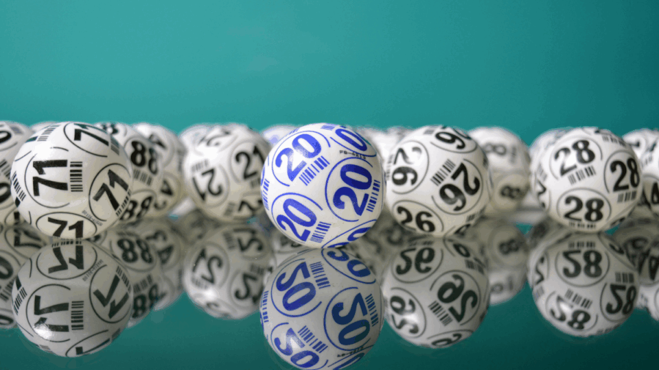 Por qué los loteros quieren subir cinco euros el precio del décimo de Navidad