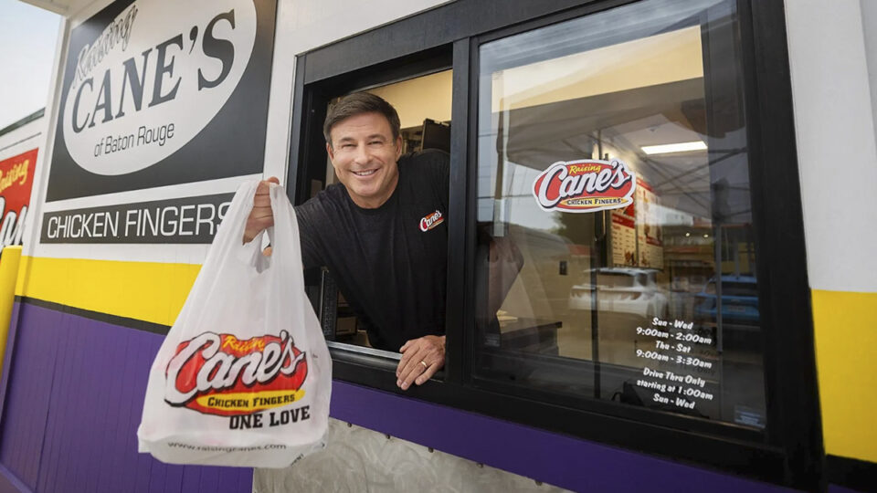 El imperio de pollo frito de 22.000 millones que conquistó a Snoop Dogg: la historia detrás de Raising Cane’s