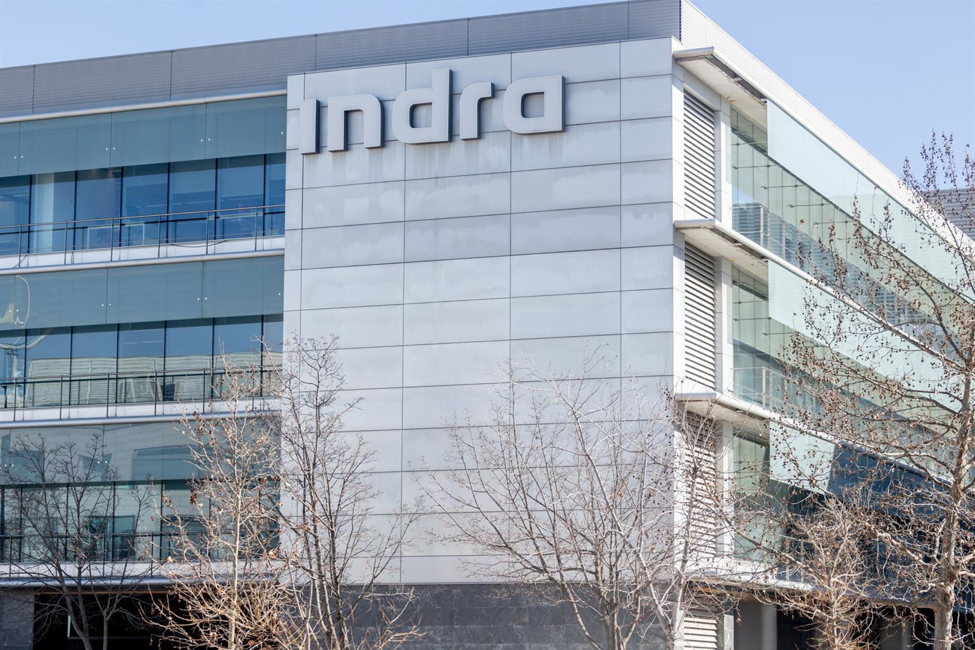 Indra invertirá casi 10 millones en recomprar acciones propias para retribuir a directivos y empleados