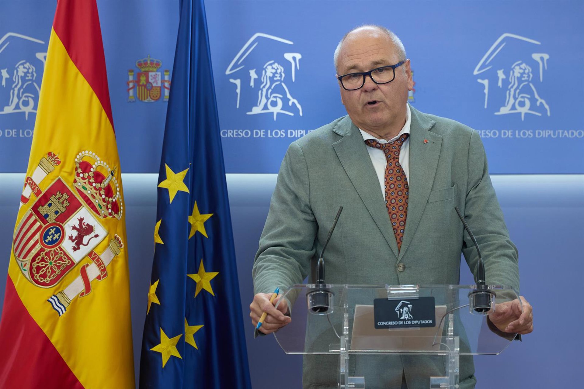 Sumar denuncia la política de «abusos» y «chantaje» de Ryanair con las tasas de Aena: «Son matones de pista»