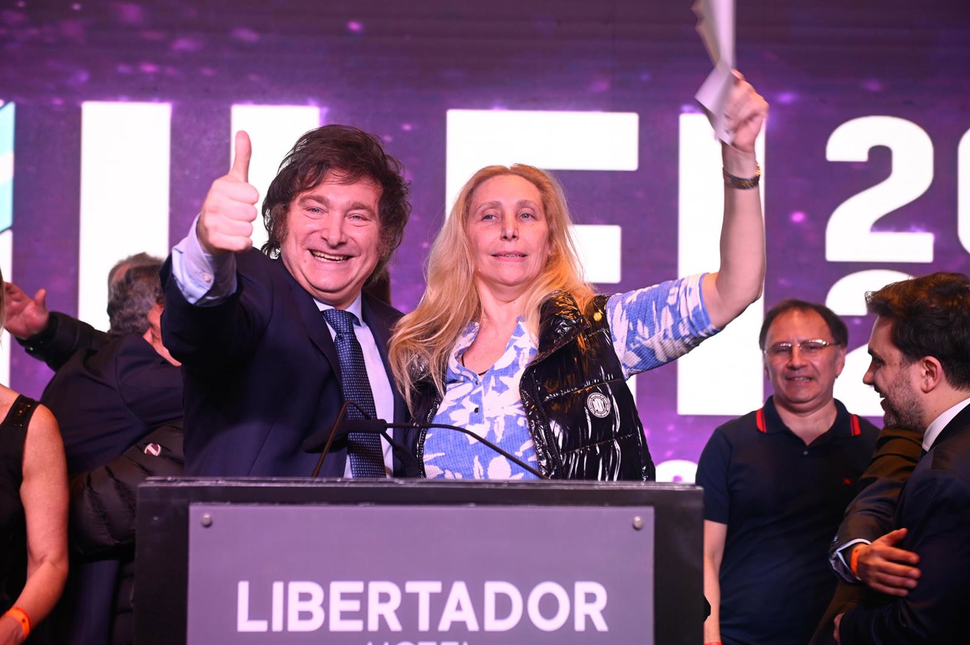 El riesgo país de Argentina escala hasta los 900 puntos en el cierre de campaña de Buenos Aires