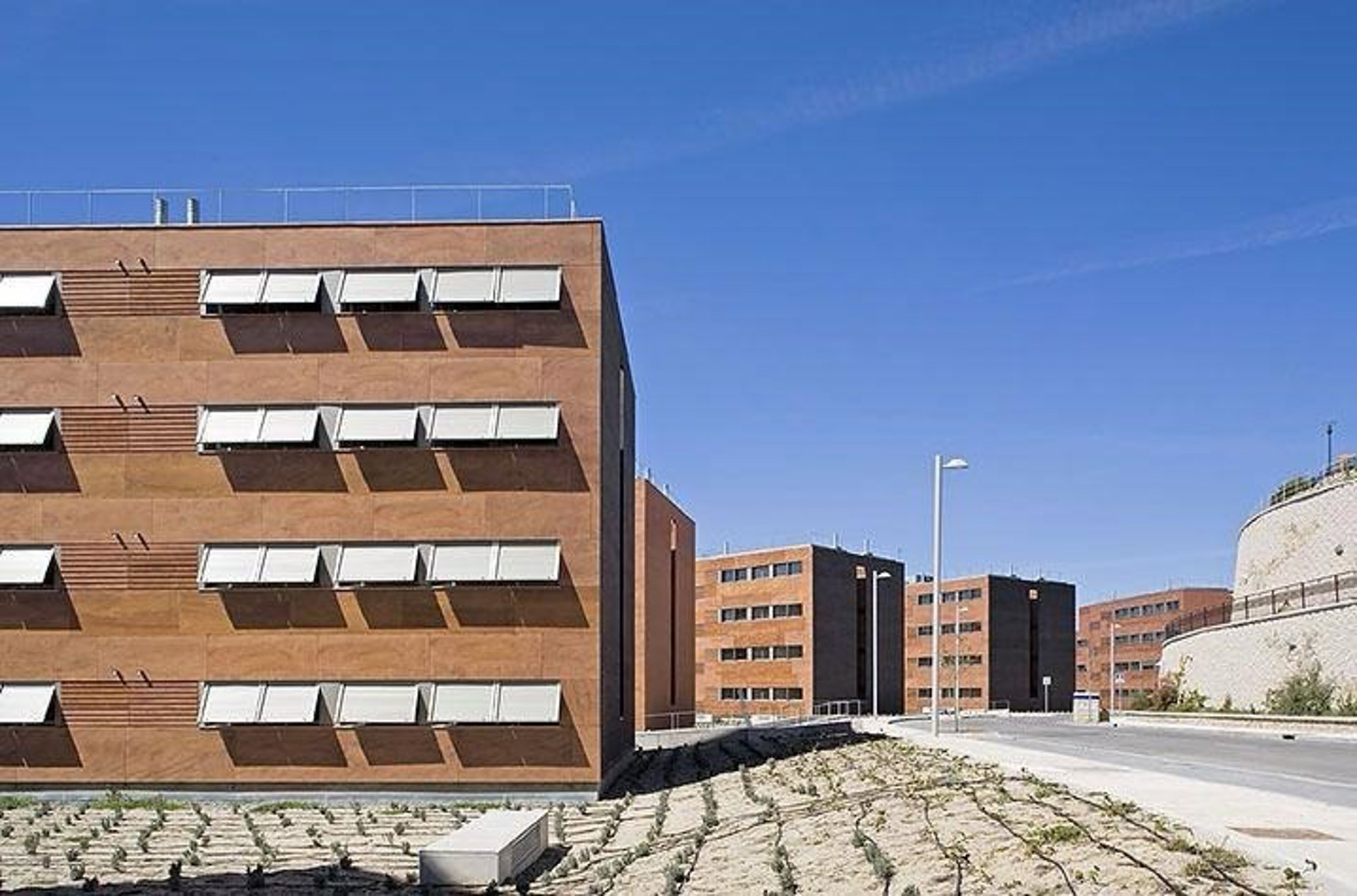 Una pareja joven destina el 51% de sus ingresos en Barcelona y el 43% en Madrid a alquilar una vivienda