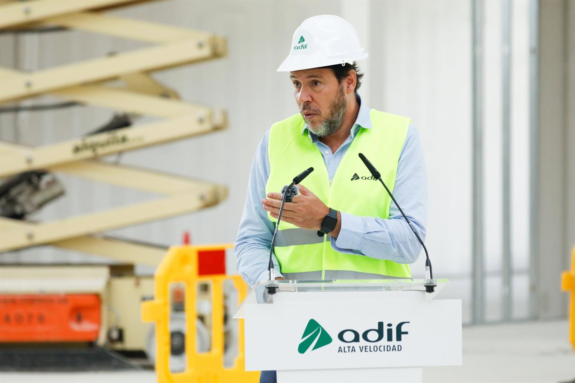 Óscar Puente recuerda las cifras récord de pasajeros de Renfe para defender el sistema ferroviario