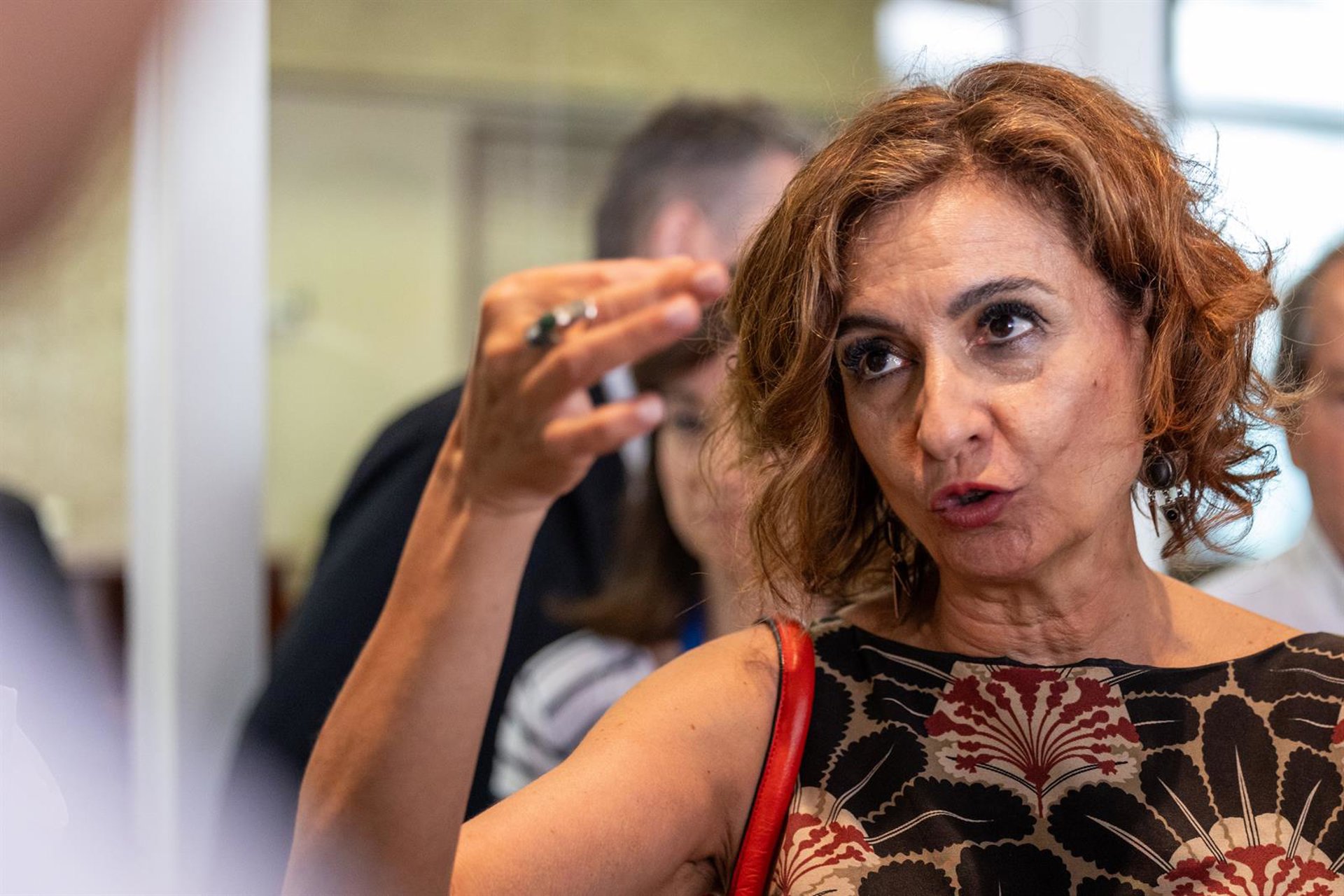 Montero reprocha al PP que sus CCAA «traicionen» a la ciudadanía y rechacen la quita «al dictado de Génova»