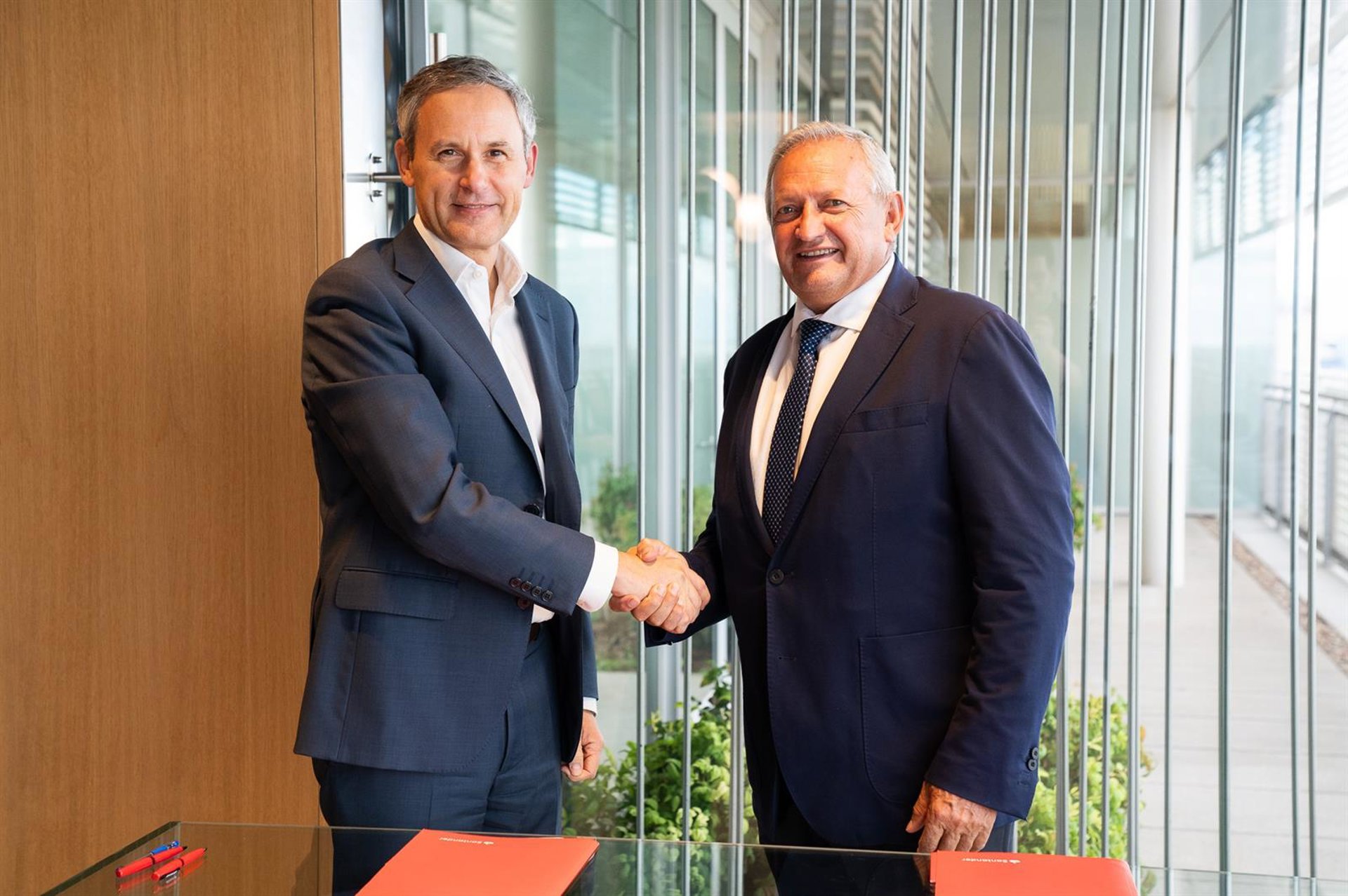 Santander y Cooperativas Agro-alimentarias renuevan su acuerdo para apoyar a más de 3.650 cooperativas