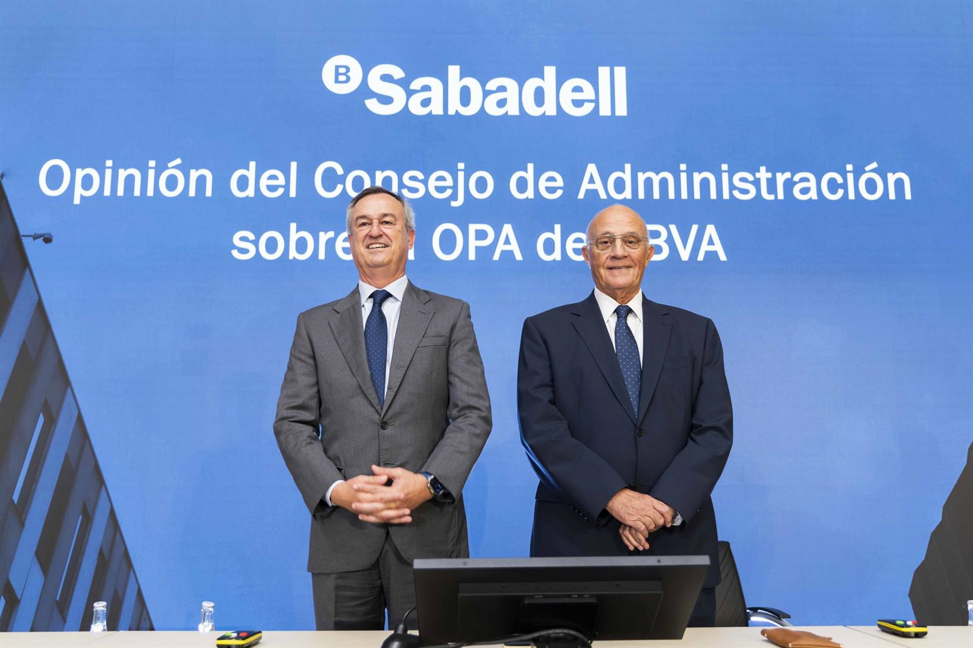 Sabadell afirma que BBVA no podrá lograr sinergias hasta la fusión porque el bloqueo del Gobierno lo impide