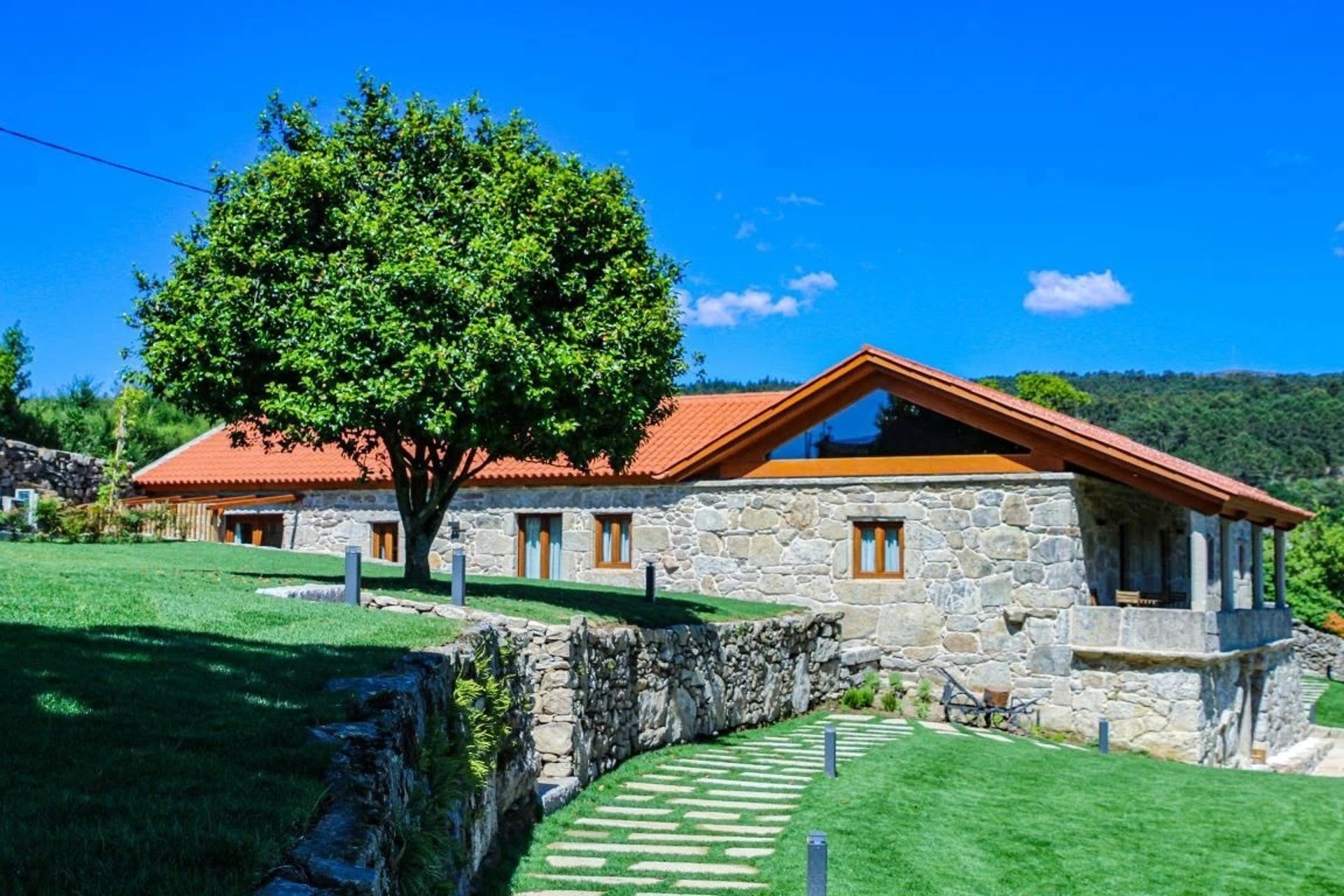 Rusticae ya implementa su plataforma de IA en los primeros tres hoteles