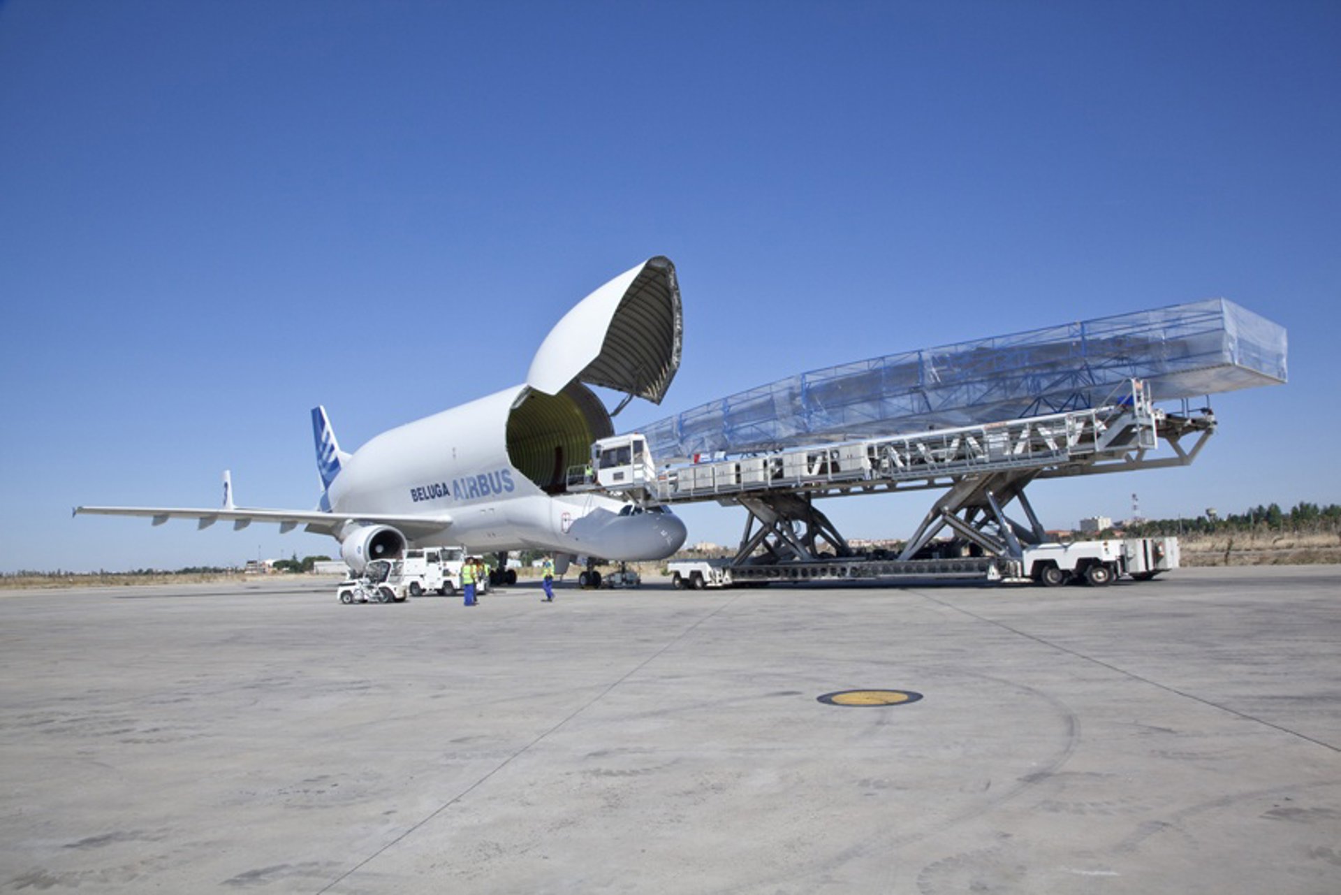 El Gobierno aprueba los préstamos Airbus e Indra para ejecutar los programas de modernización de Defensa