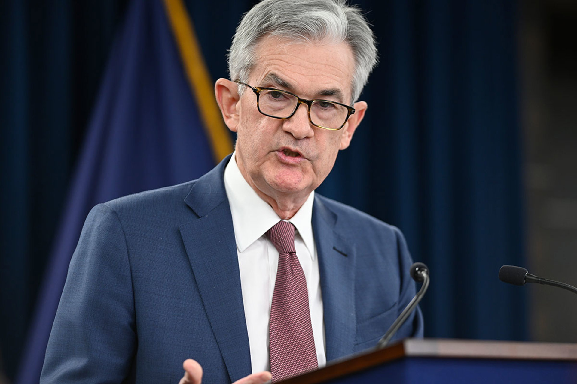 Powell reconoce que la Fed está en una «situación complicada» ante los riesgos para la inflación y el empleo