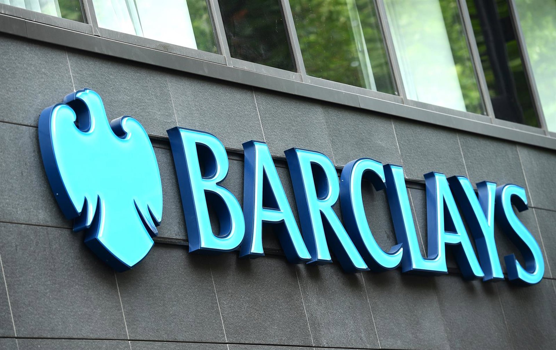 Barclays apunta en España a valores como Repsol, BBVA, Fluidra, Grifols, Endesa y Redeia