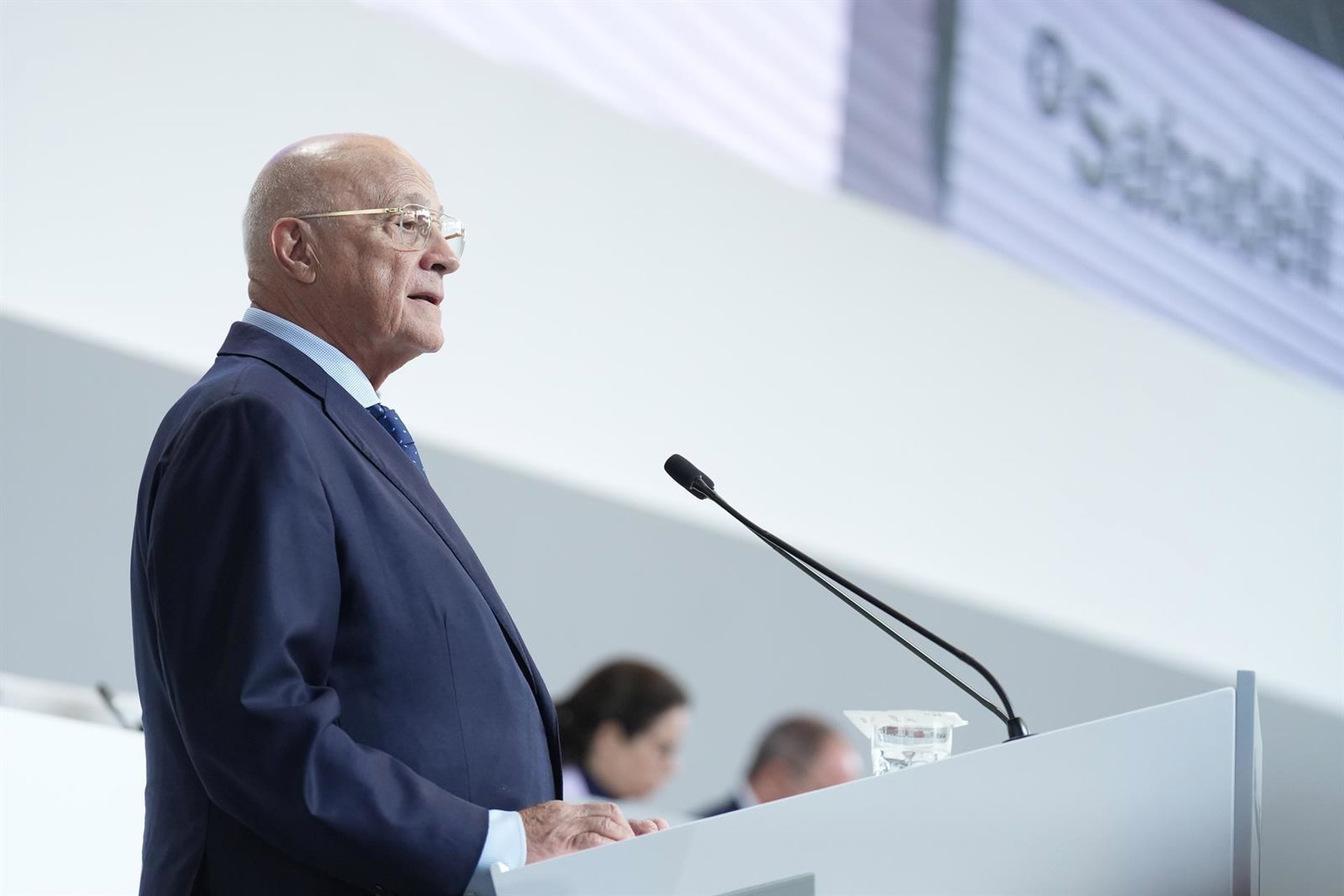 Oliu (Sabadell) avisa de la OPA de BBVA a los accionistas: «Por un plato de lentejas, no vale la pena»