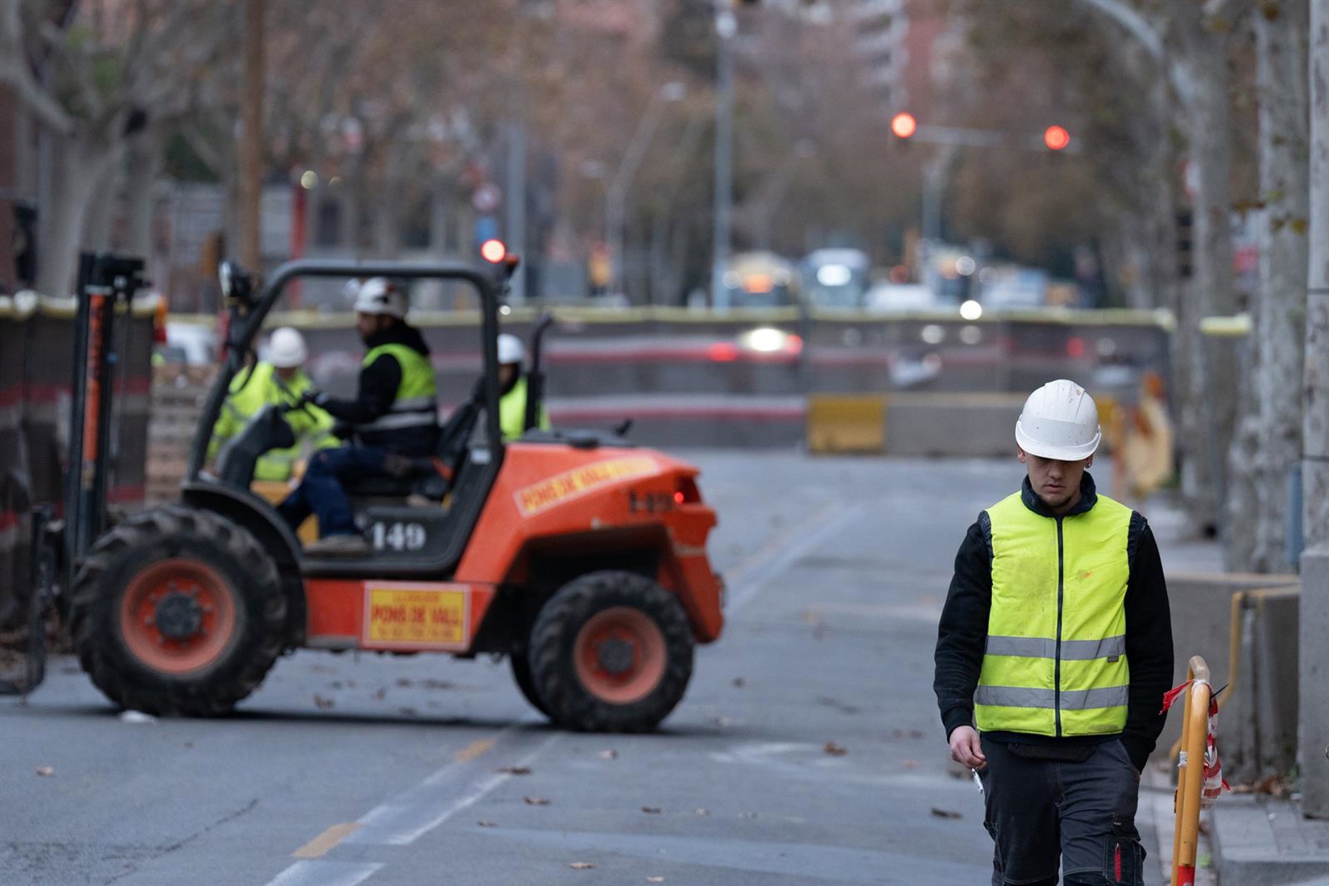 La patronal de construcción (CNC) avisa: endurecer el registro horario «hundiría» hasta un 27% los salarios