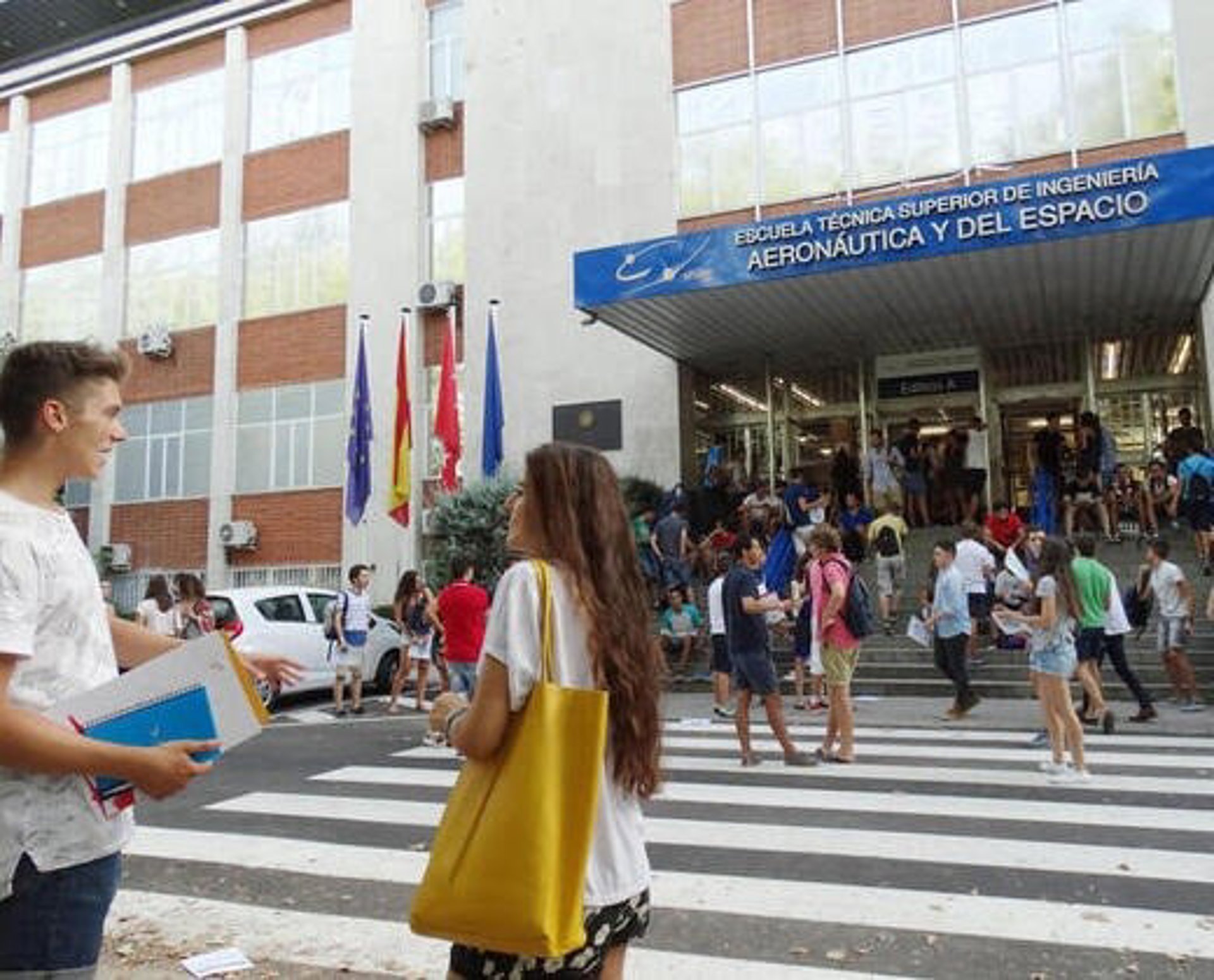 La UPM y Flyschool formarán a estudiantes como pilotos