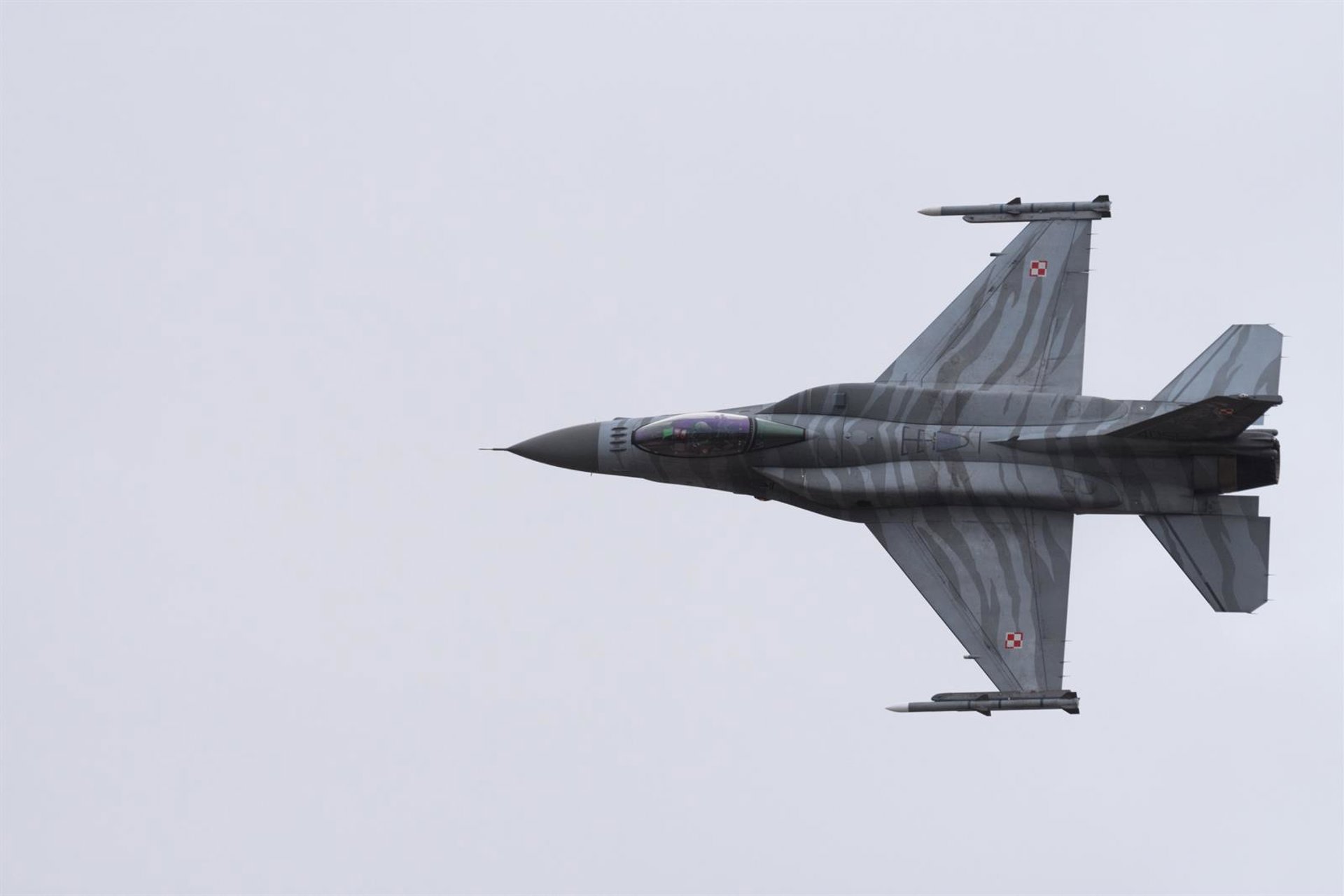 Polonia cierra temporalmente su espacio aéreo e inicia maniobras aéreas «preventivas» por ataques rusos