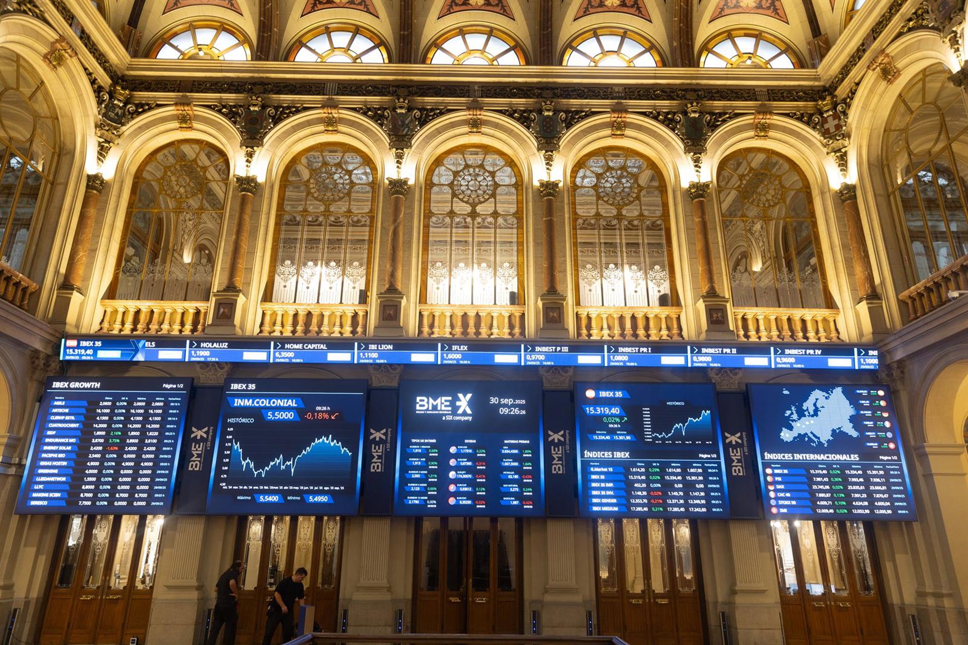 El Ibex 35 sube un 0,30% en la media sesión, hasta los 15.362 puntos