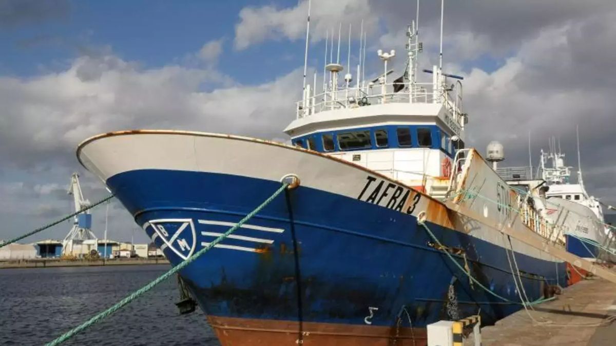 Tres españoles rescatados y cinco mauritanos desaparecidos tras el hundimiento del pesquero Tafra 3 en Mauritania