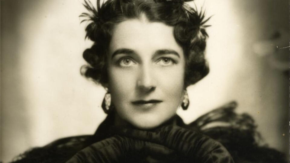 Dorothy Draper: la mujer que rediseñó el siglo XX con un sofá de flores