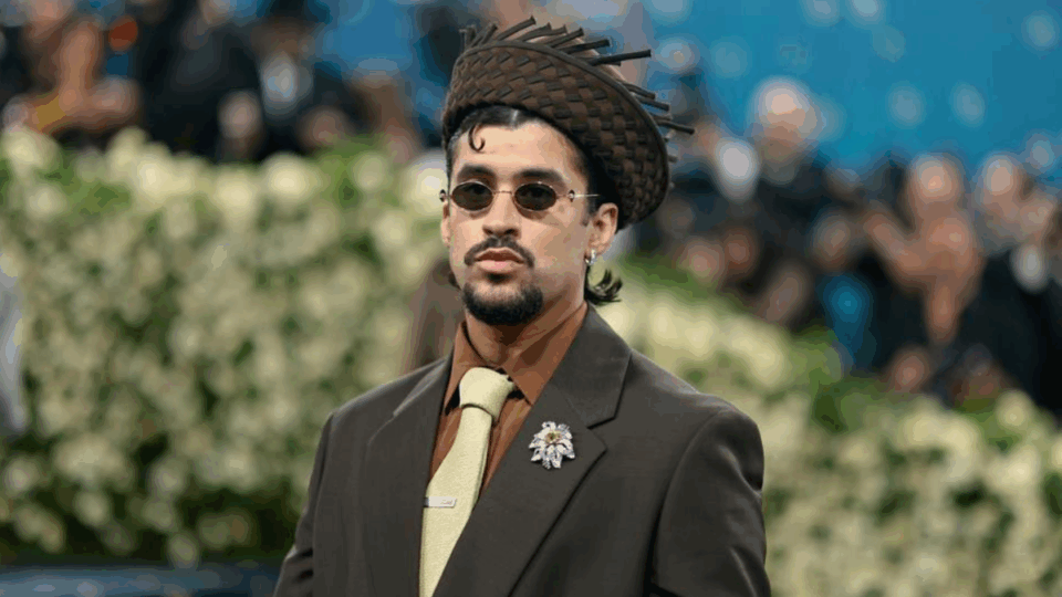 Cómo la colaboración entre Bad Bunny y la NFL busca atraer al mercado latinoamericano