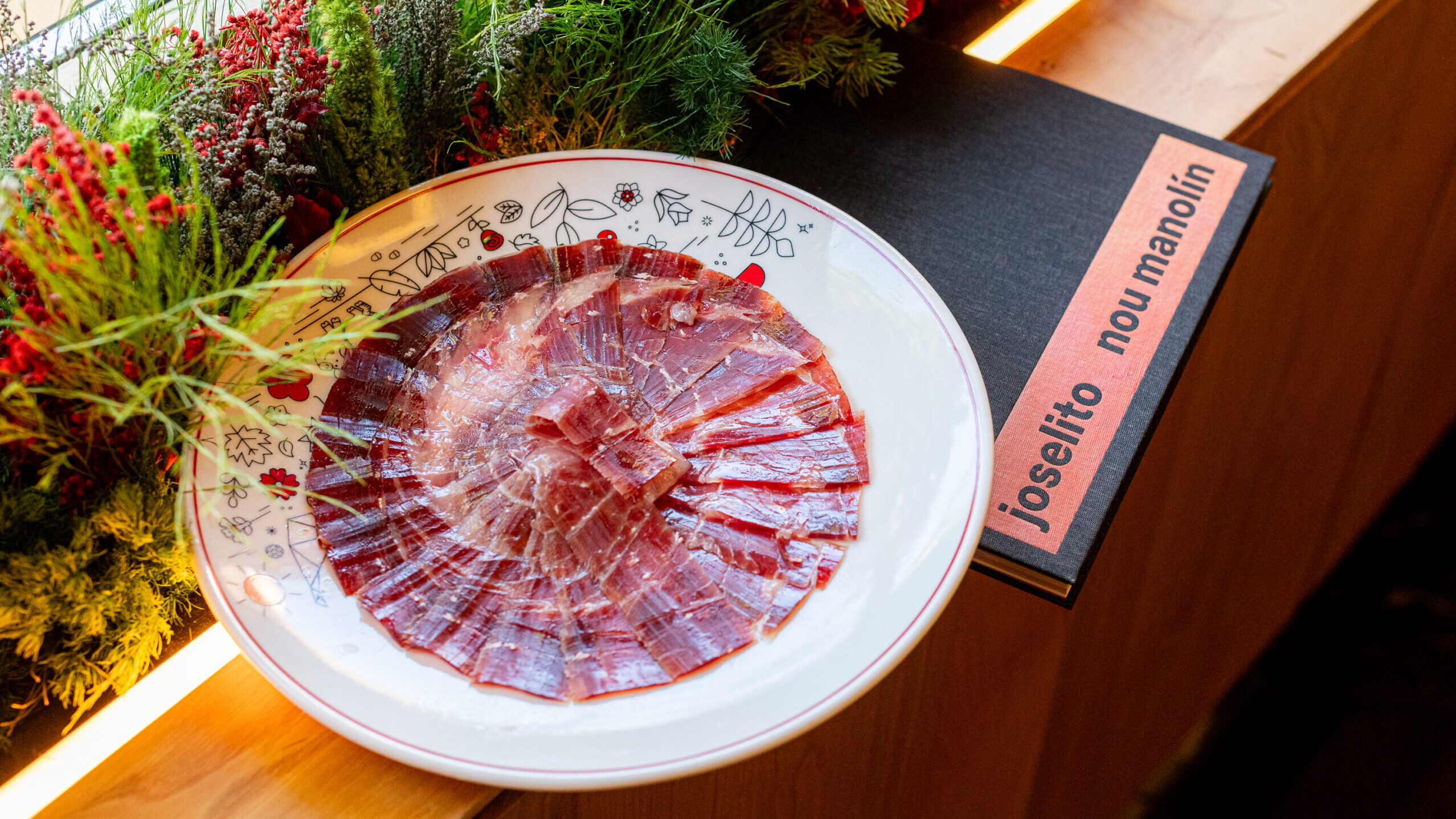 Joselito y Nou Manolín se unen para publicar el recetario definitivo sobre el cerdo ibérico