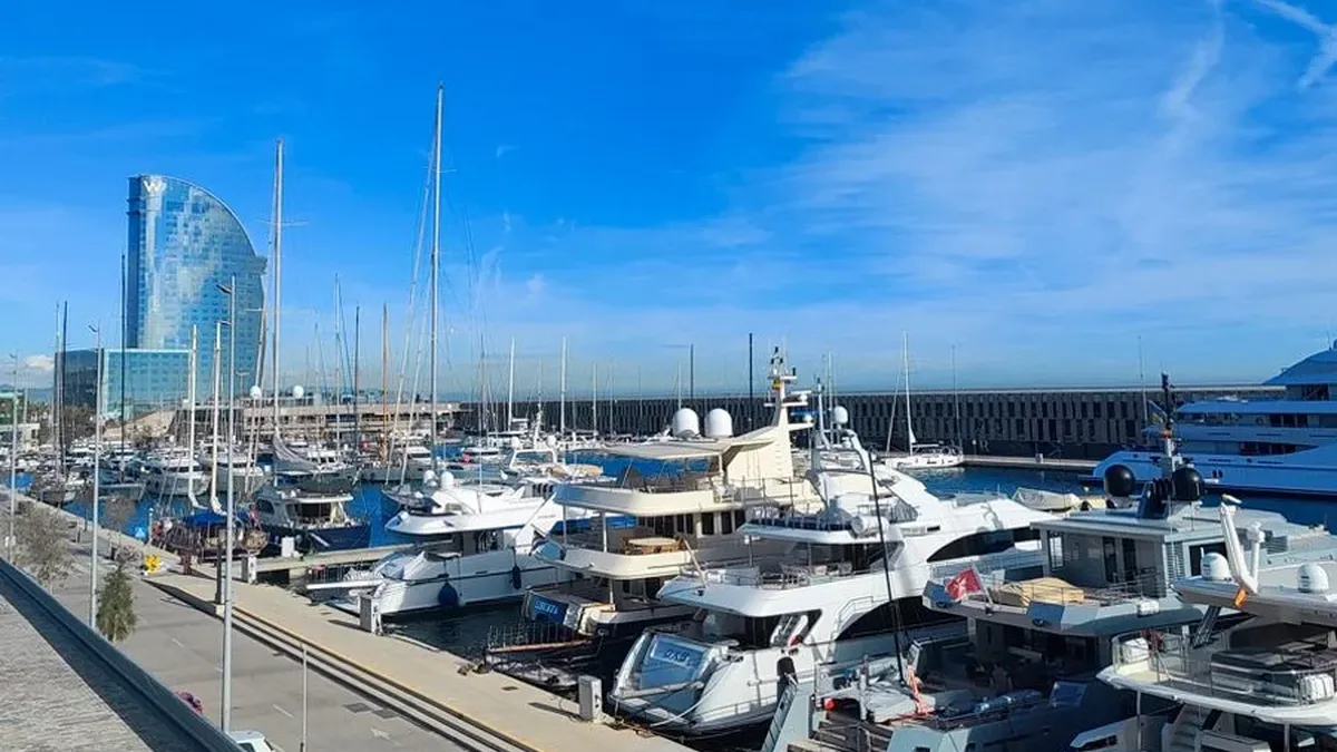 Azulona refuerza su crecimiento con la adquisición de Marina Vela