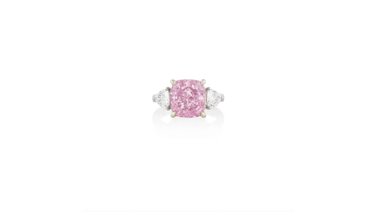 Un diamante rosa púrpura intenso de fantasía de 6,95 quilates podría alcanzar los nueve millones de dólares