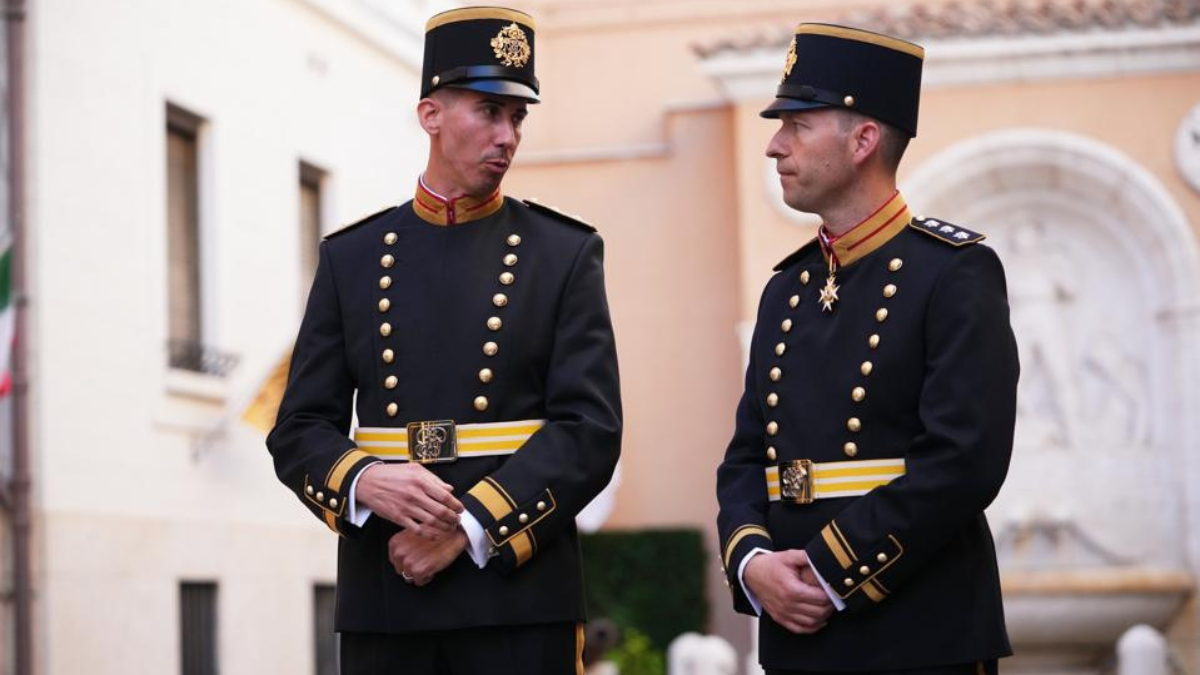 La Guardia Suiza estrenó un nuevo «uniforme formal» que conserva la vestimenta de la época renacentista