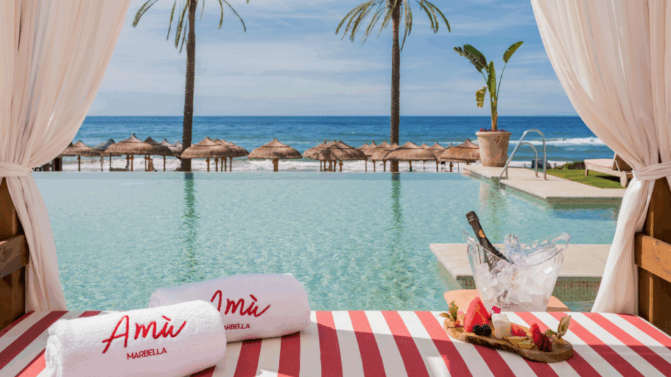 Amù Marbella Hotel: donde el lujo se relaja frente al mar