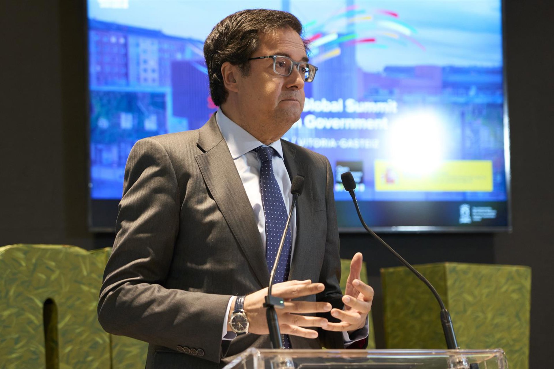 Óscar López vincula la subida salarial de los funcionarios al desbloqueo de «las cifras» de los Presupuestos