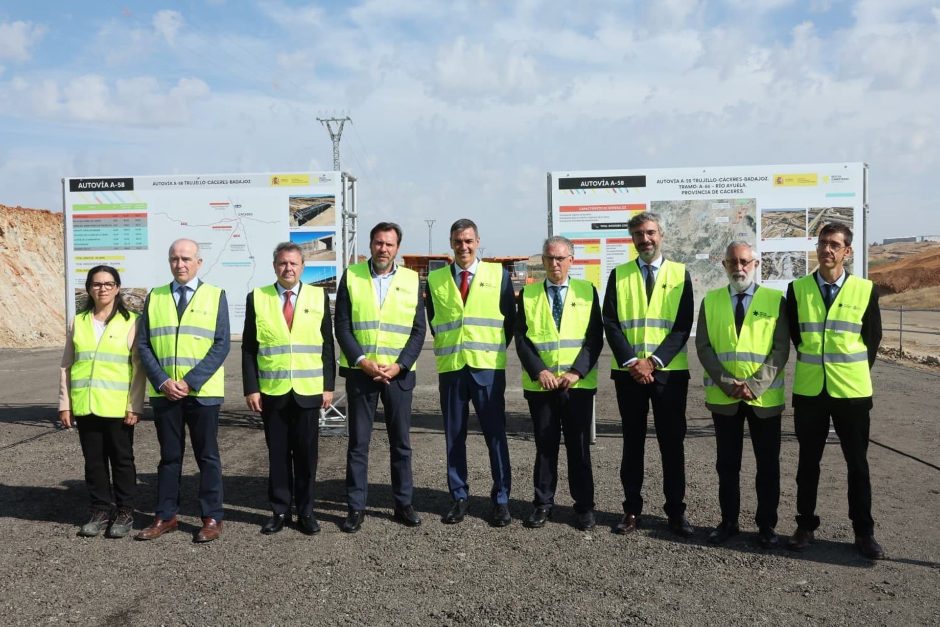 Sánchez visita las obras del primer tramo de la A-58 entre Cáceres y Badajoz con 100 millones de inversión