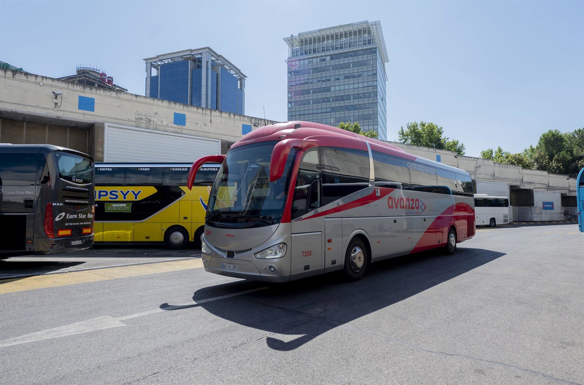 El transporte público supera los 362 millones de viajeros en agosto, impulsado por el AVE y el autobús