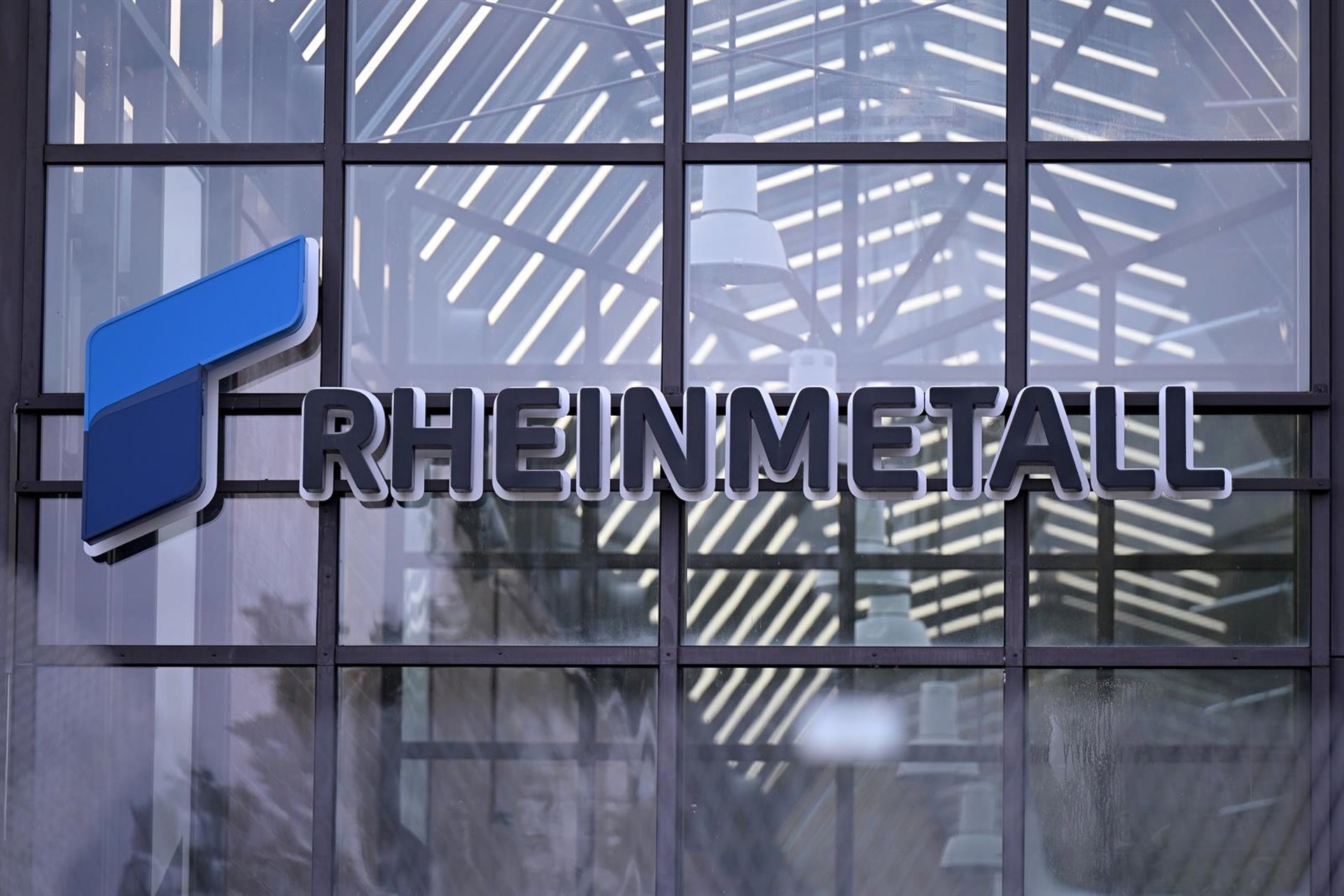 Un país de la UE compra a Rheinmetall cientos de millones en armas para Ucrania con fondos rusos congelados