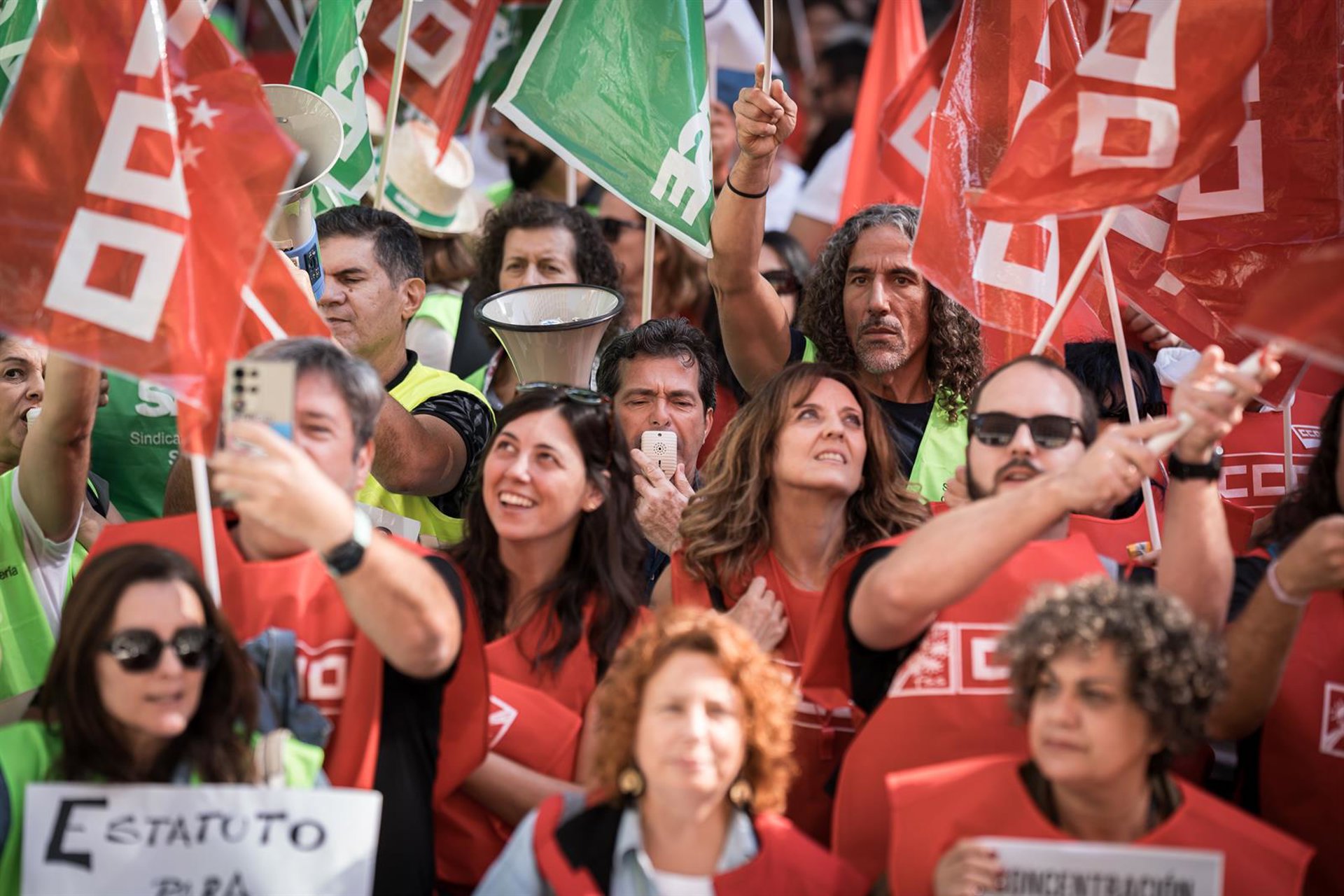 CCOO, UGT y CSIF inician el 30 de octubre una campaña de movilizaciones por los salarios de funcionarios