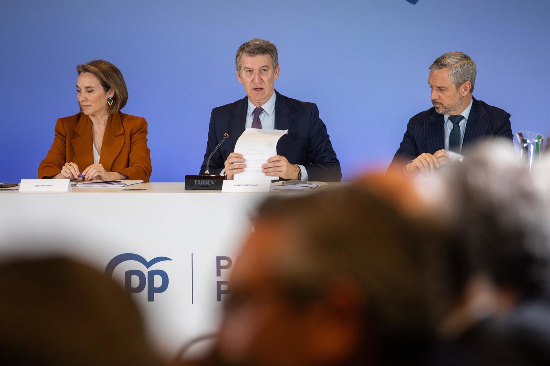 Feijóo se reúne en Soria con autónomos para escuchar propuestas y denunciar el «sablazo» del Gobierno