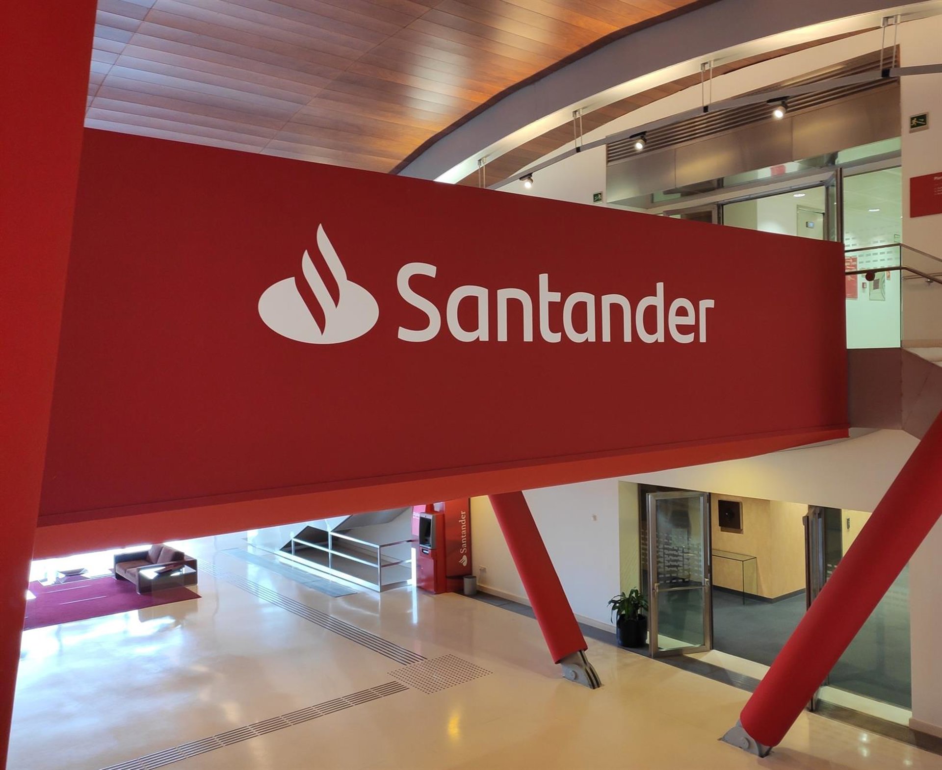 Santander y el Grupo BEI firman una operación para apoyar con 1.000 millones de euros a las pymes españolas