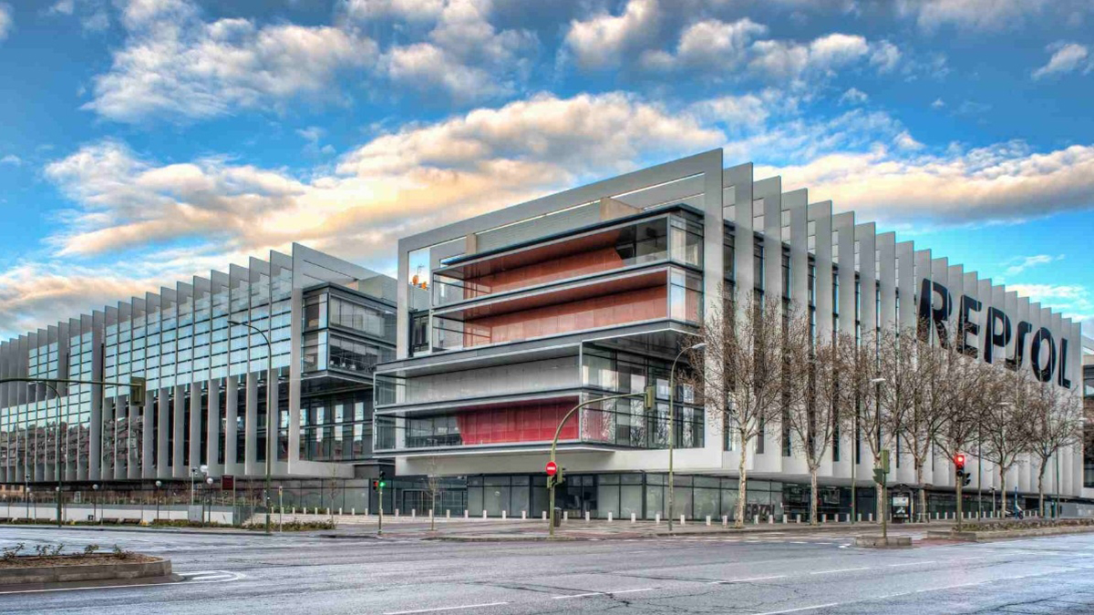 Repsol gana 1.177 millones a septiembre